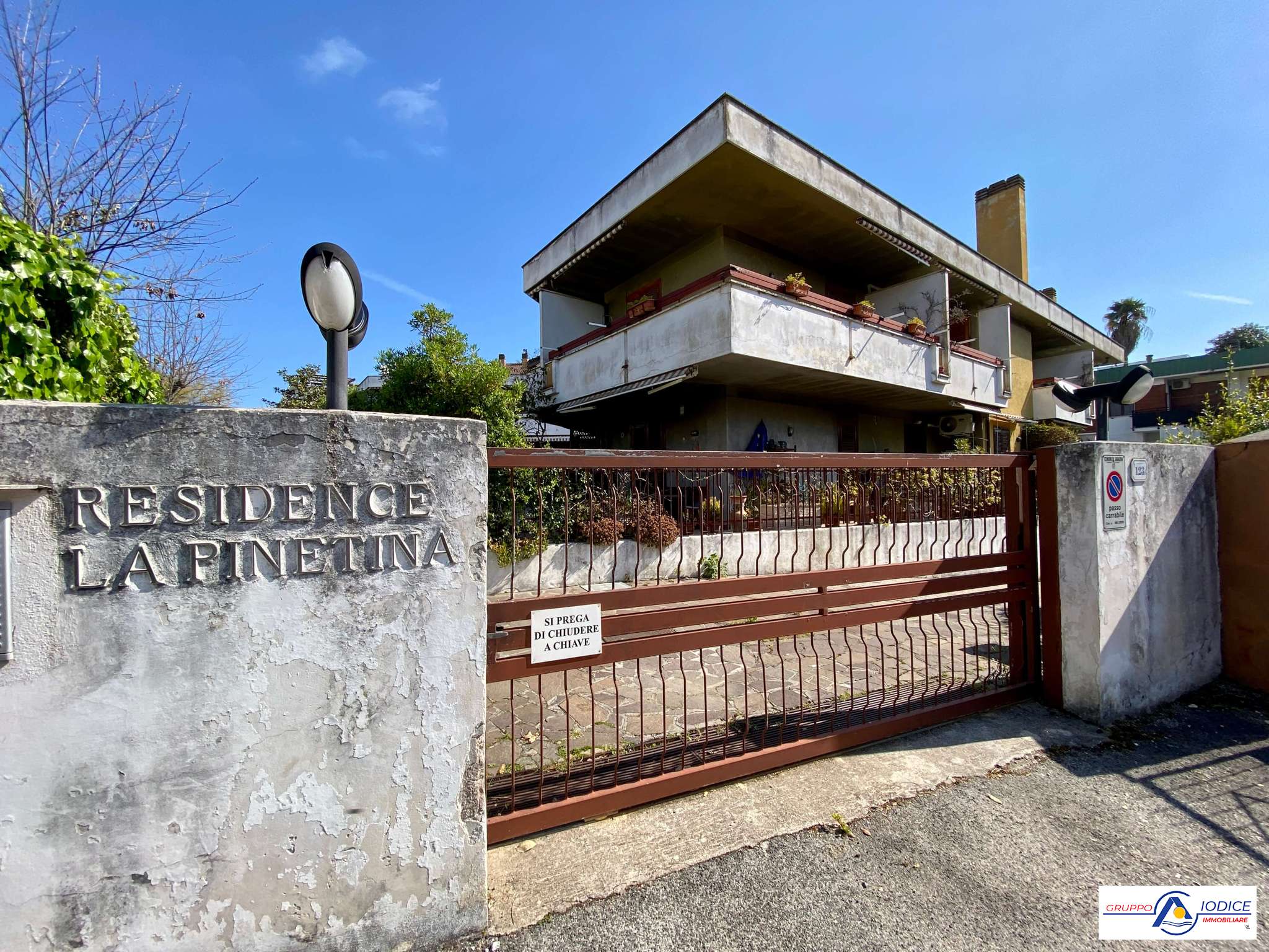 RESIDENCE