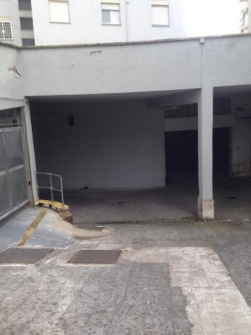Box auto - Posto auto ROMA vendita  APPIA NUOVA  Roberto Tribuzzi