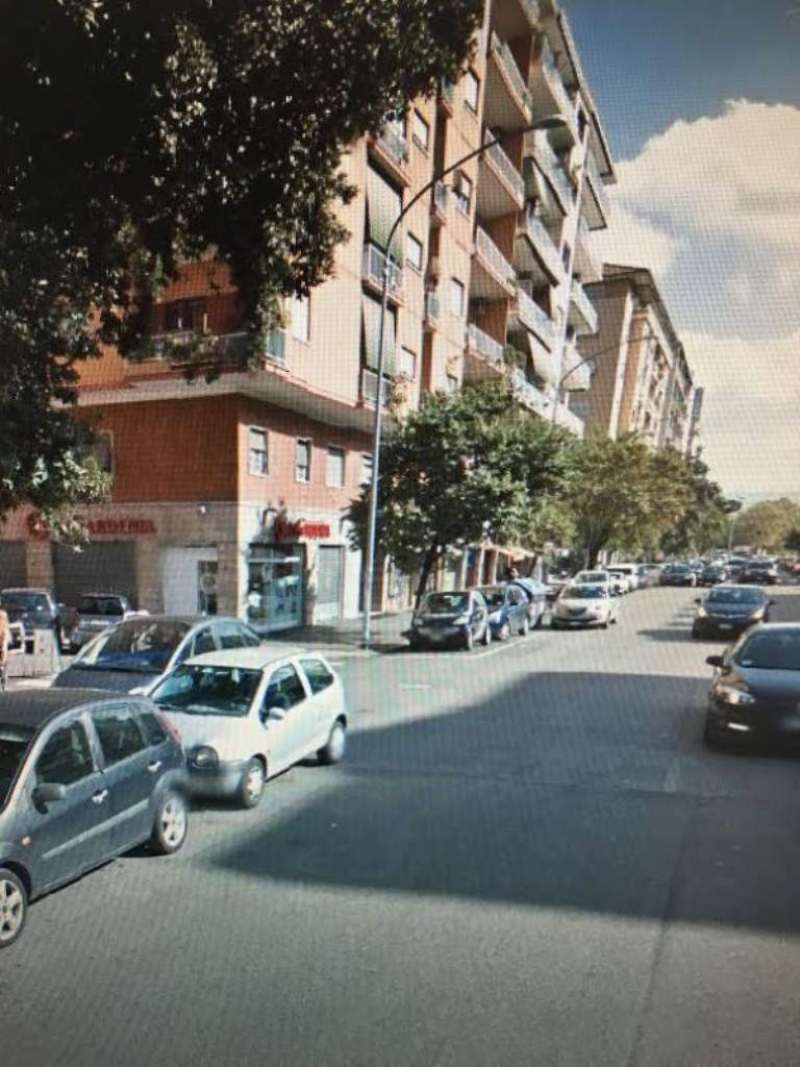 Negozio - Loc.Com. ROMA affitto  TUSCOLANO (VI MUN.) Via Tuscolana Roberto Tribuzzi