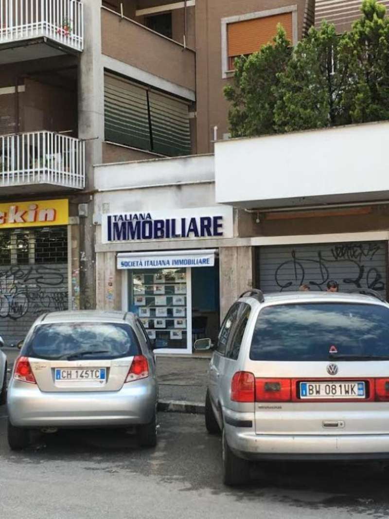Negozio - Loc.Com. ROMA affitto   Via Scribonio Curione Roberto Tribuzzi