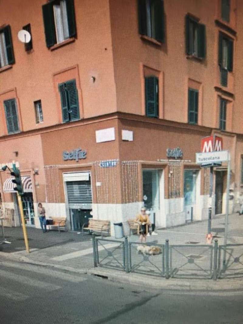 Negozio - Loc.Com. ROMA affitto   Via Tuscolana Roberto Tribuzzi