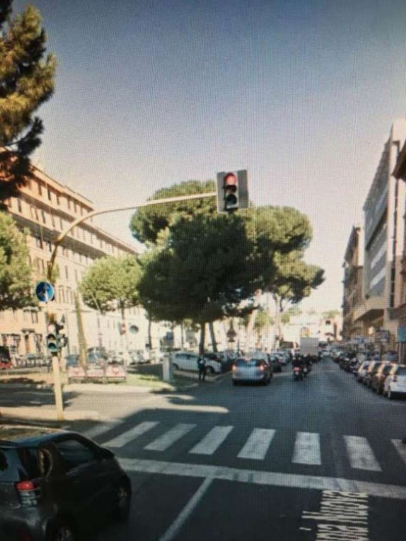 Negozio - Loc.Com. ROMA affitto  RE DI ROMA Via Appia Nuova Roberto Tribuzzi