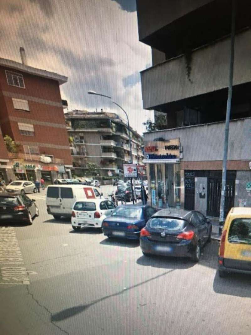 Negozio - Loc.Com. ROMA affitto  NUOVO SALARIO Largo Valtournanche Roberto Tribuzzi