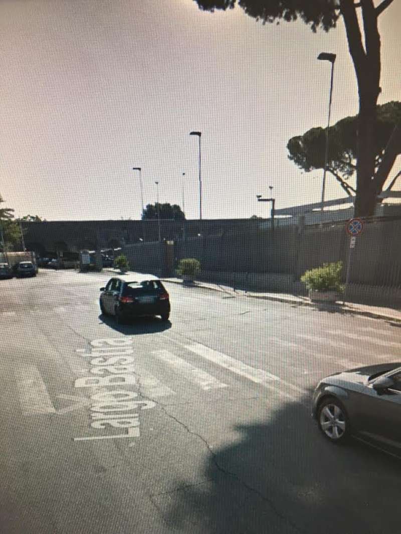 Box auto - Posto auto ROMA vendita  TUSCOLANO (VI MUN.)  Roberto Tribuzzi