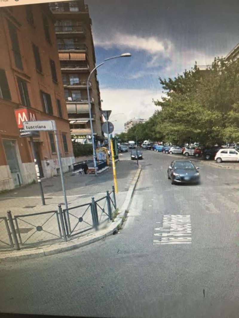 Negozio - Loc.Com. ROMA affitto  TUSCOLANO (VI MUN.) Via Tuscolana Roberto Tribuzzi