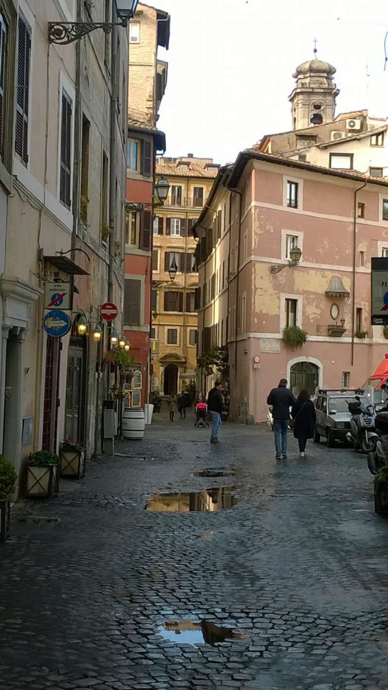 Appartamento ROMA vendita  Centro storico Via Banco di Santo Spirito BdB Real Estate