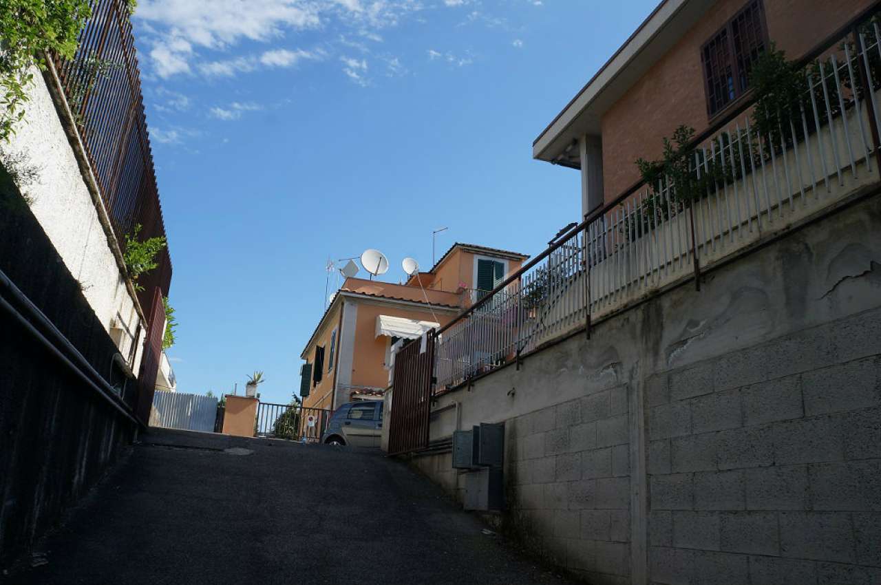 Negozio - Loc.Com. ROMA vendita  TORRE GAIA (ZONA DELLA VIII MUN.) Augusto Casciani AGENZIA VENTA CASE SRL