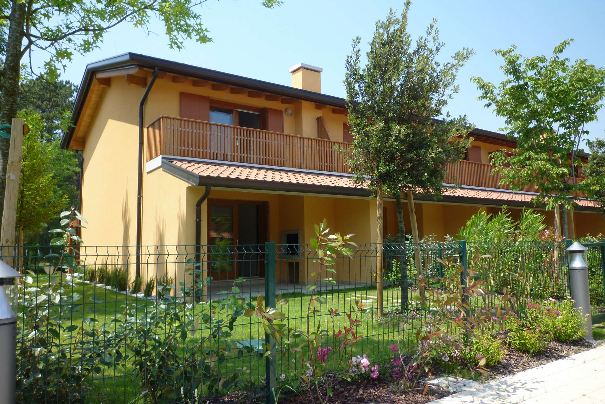 Villa Affiancata - Schiera LIGNANO SABBIADORO vendita   Centrale angolo Via Mezzasacca AGENZIA D'AFFARI EUROPA SRL