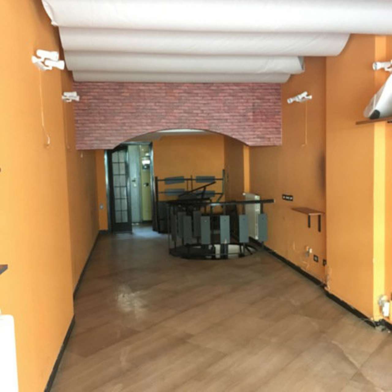Negozio - Loc.Com. MILANO vendita  REPUBBLICA Parini Nava