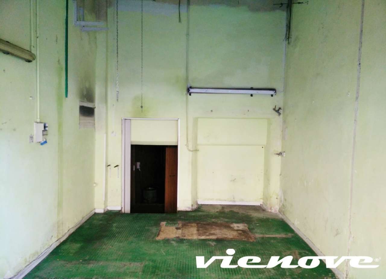 Negozio - Loc.Com. ROMA vendita  ESQUILINO  Santa Croce in Gerusalemme Vienove Servizi Immobiliari