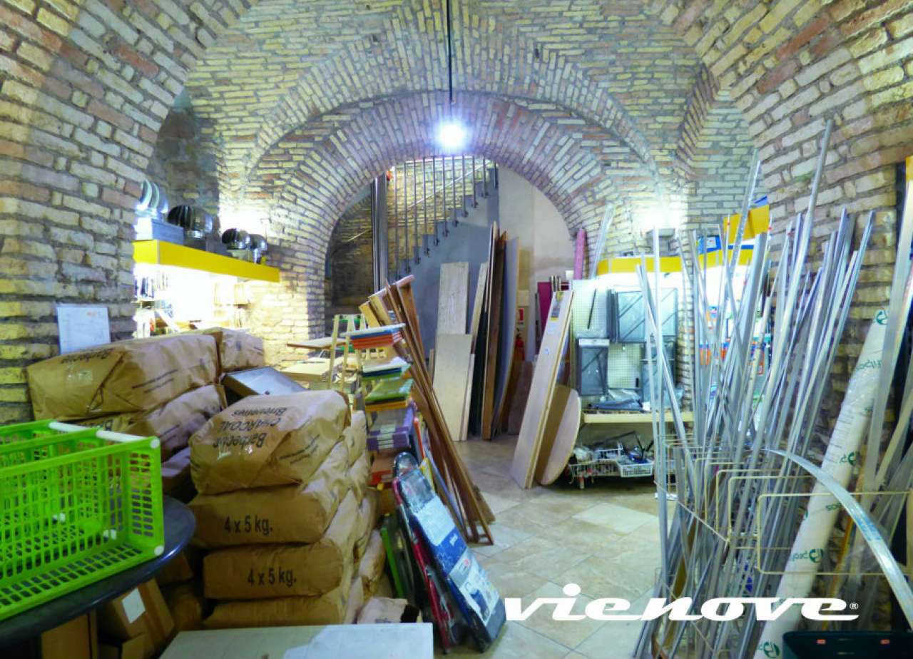 Negozio - Loc.Com. ROMA vendita  ESQUILINO  di Porta Maggiore Vienove Servizi Immobiliari