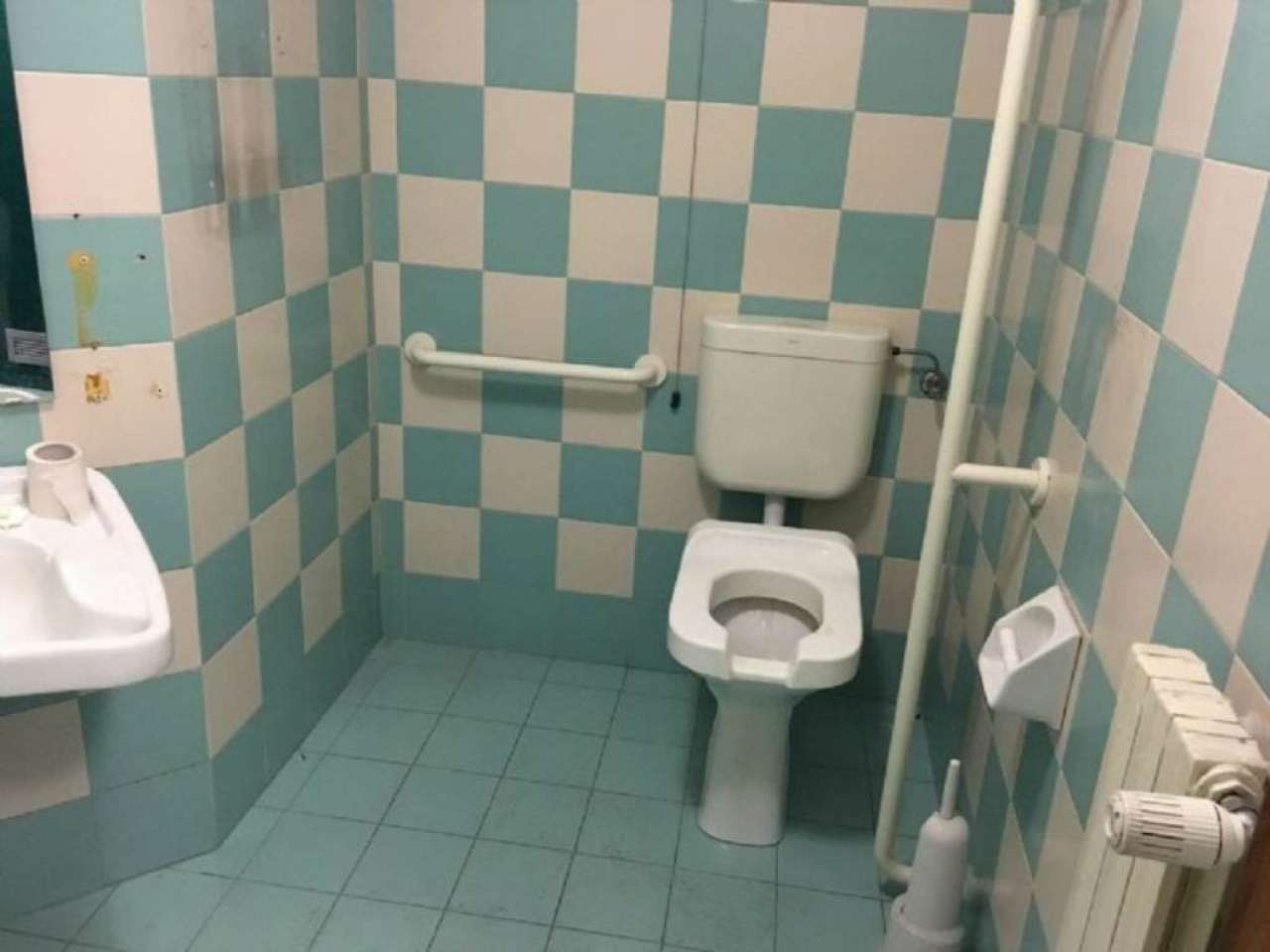 Negozio - Loc.Com. FIRENZE affitto  CAREGGI carlo del greco GROUP IMMOBILIARE SAS DI MORANDINI ARIANNA & C.