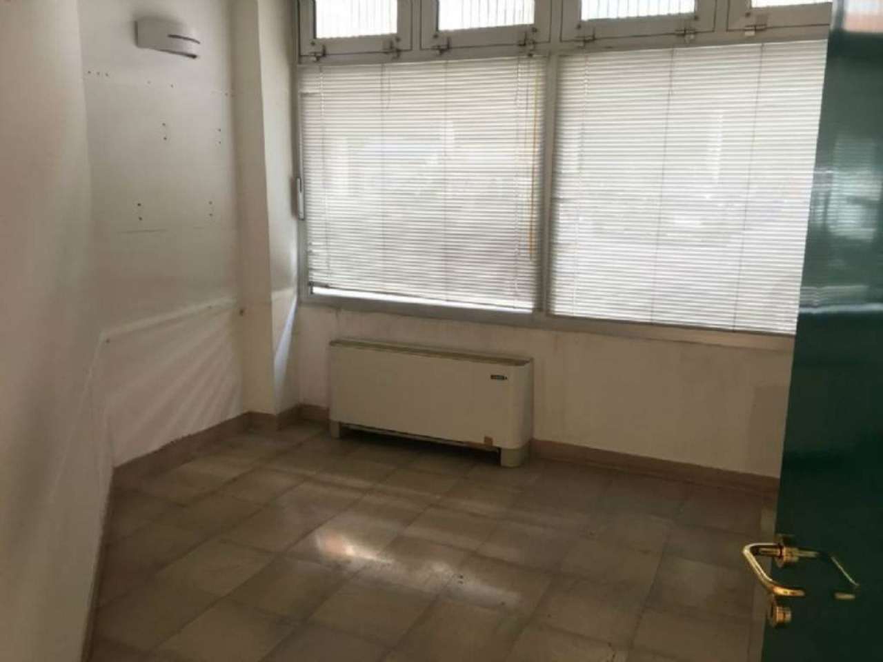 Negozio - Loc.Com. FIRENZE affitto  CAREGGI carlo del greco GROUP IMMOBILIARE SAS DI MORANDINI ARIANNA & C.