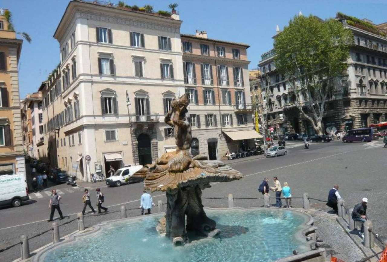 Appartamento ROMA vendita  Centro storico Barberini Agenzia Immobiliare Mennuni
