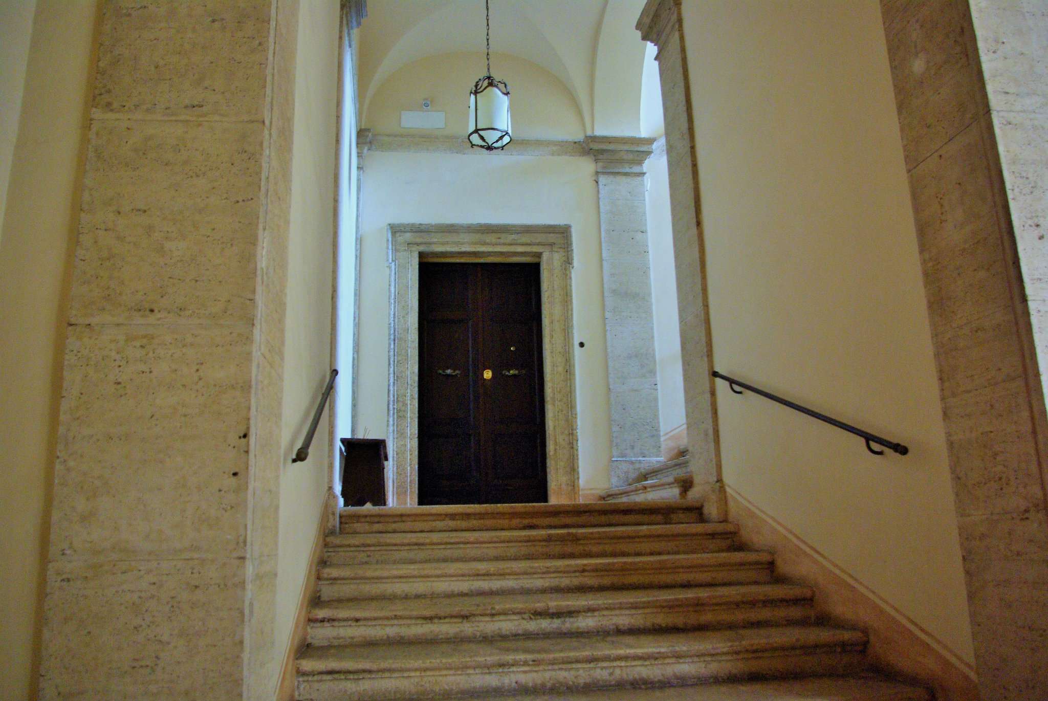 Appartamento ROMA vendita  Centro storico Via dei Coronari Agenzia Immobiliare Mennuni
