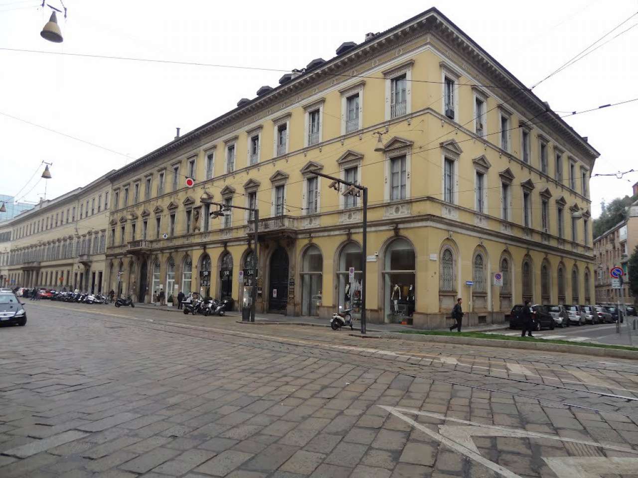Negozio - Loc.Com. MILANO affitto  CENTRO STORICO Manzoni Italia Fudosan Real Estate