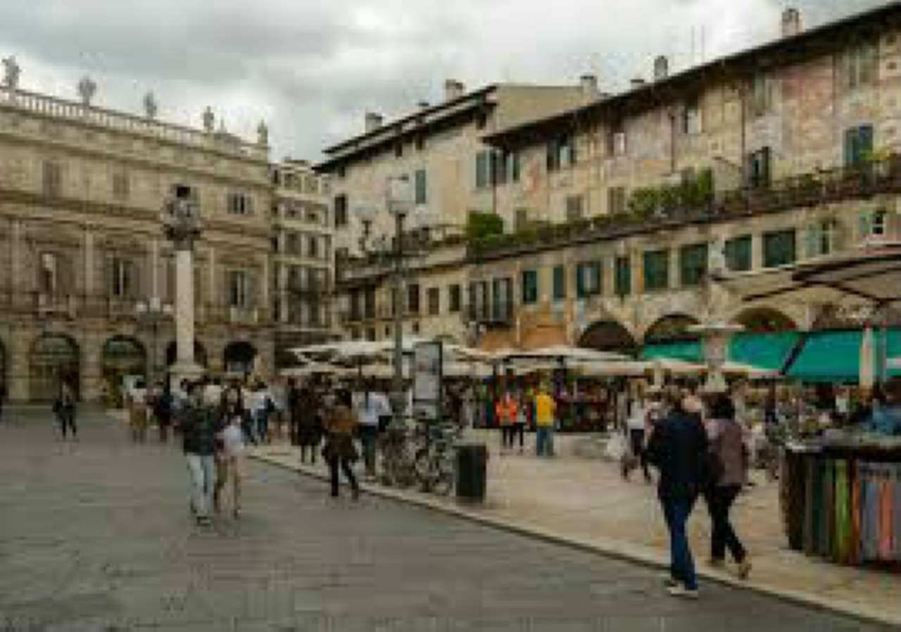 Negozio - Loc.Com. VERONA affitto  SAN ZENO Via Dietro Anfiteatro Italia Fudosan Real Estate