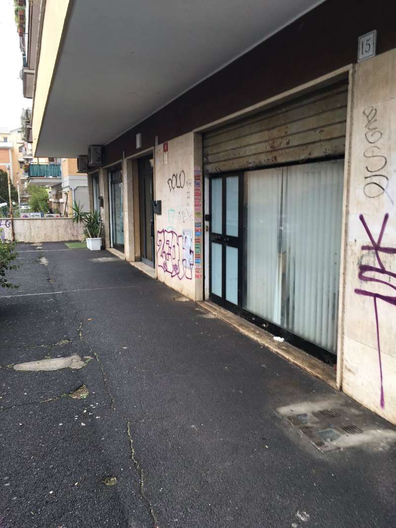 Negozio - Loc.Com. ROMA vendita  TORREVECCHIA via fanny tacchinardi Immobiliare Santacroce S.R.L.
