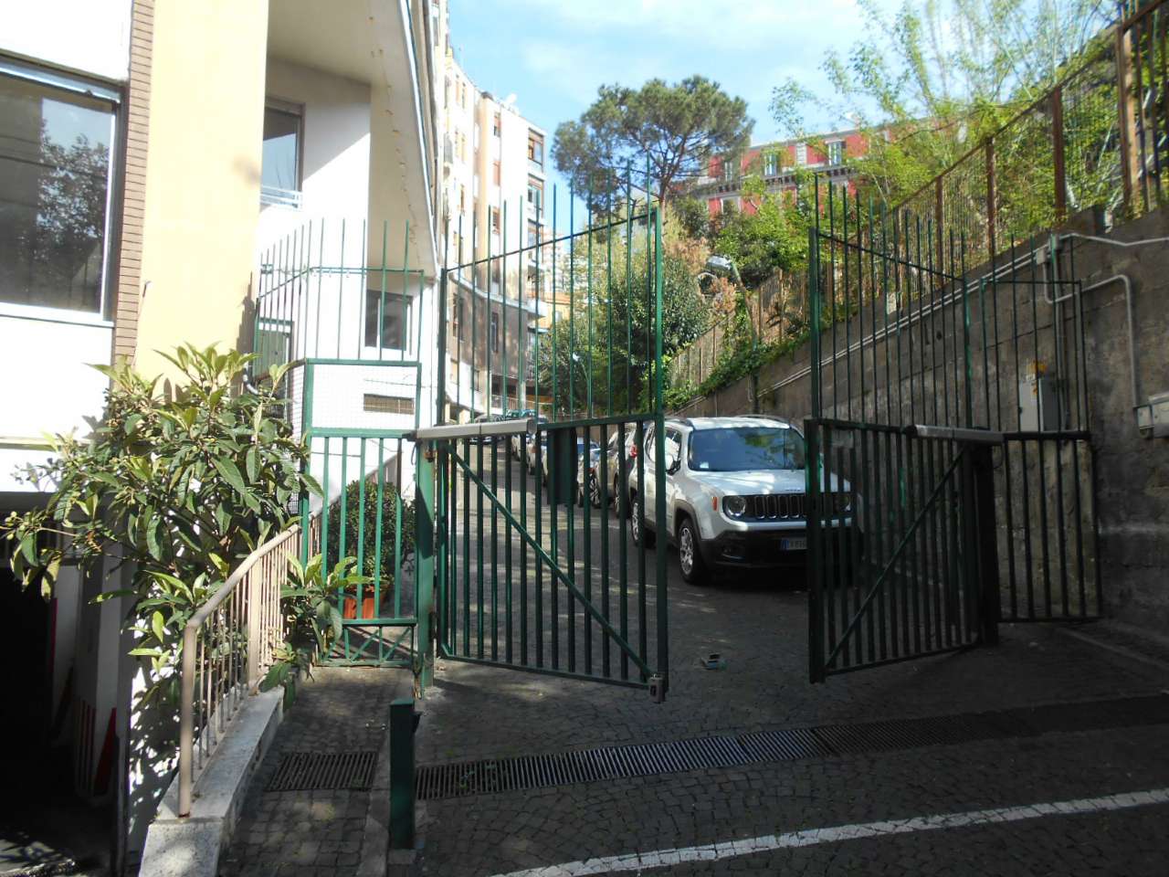 Negozio - Loc.Com. NAPOLI vendita  CHIAIA Francesco Giordani Victoria G.I. S.R.L.