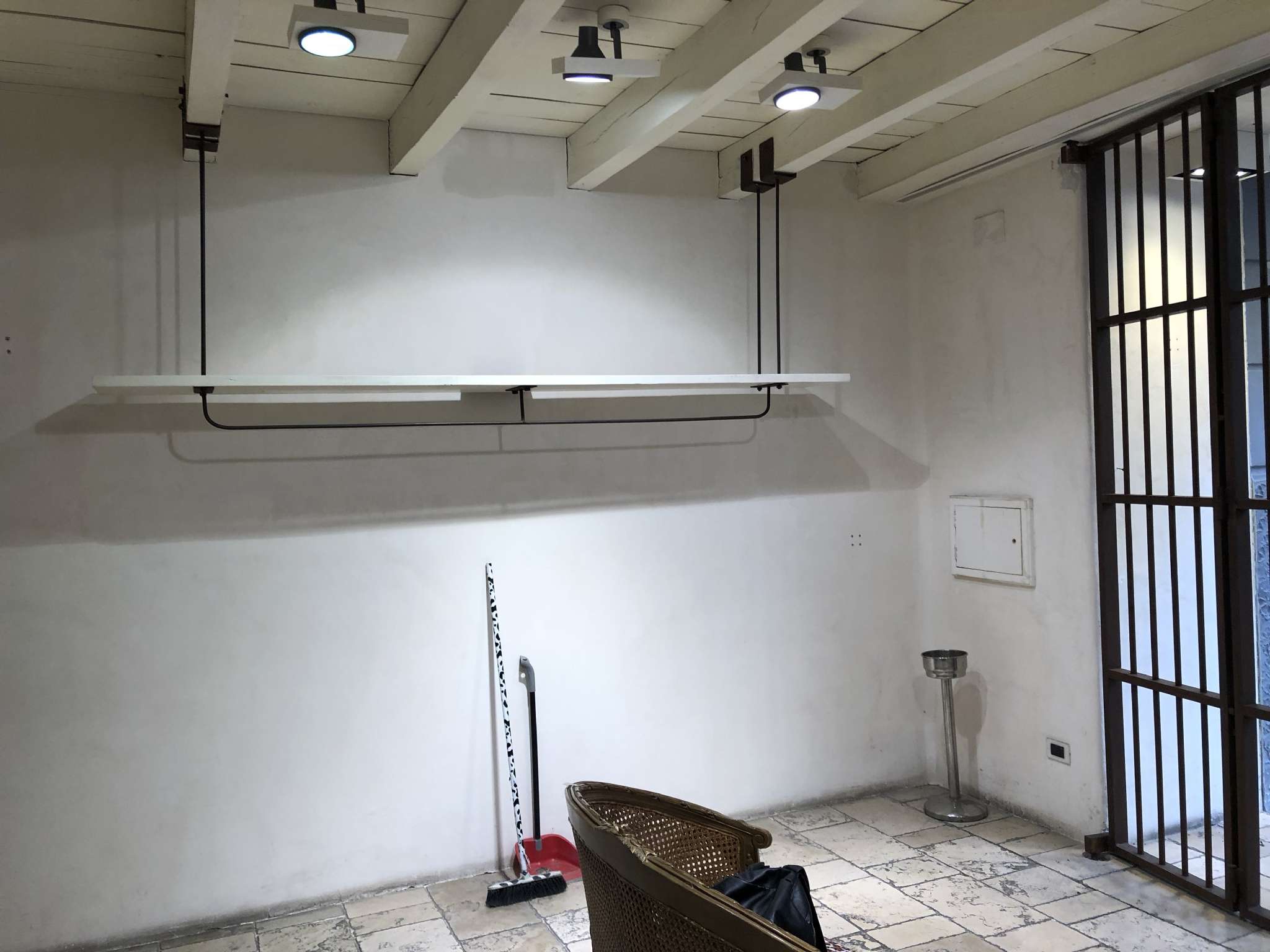 Negozio - Loc.Com. NAPOLI affitto  CHIAIA Giulio Rodinò I.P.N. Immobiliare della Provincia di Napoli Srl