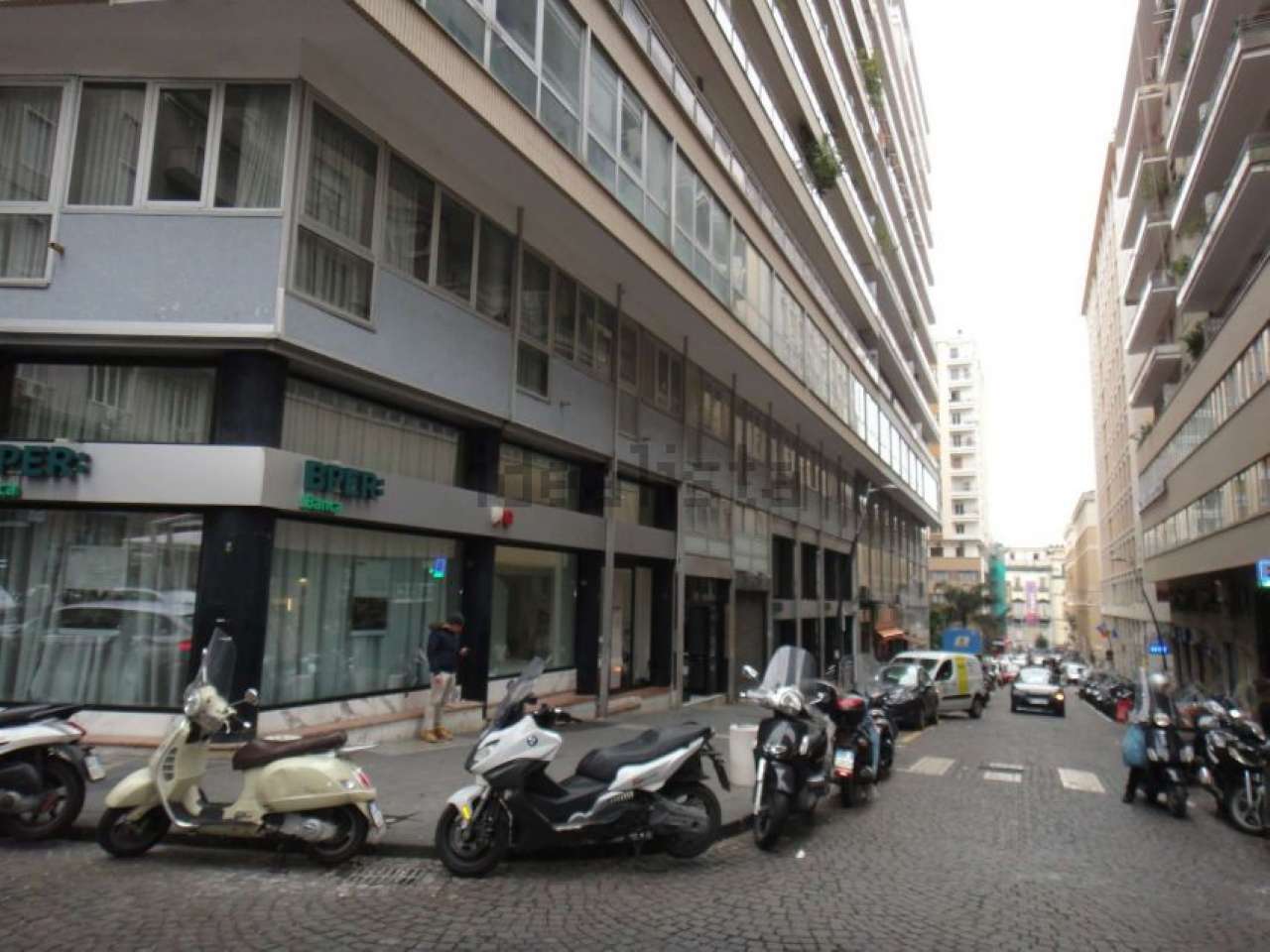 Negozio - Loc.Com. NAPOLI vendita  CHIAIA ponte di tappia I.P.N. Immobiliare della Provincia di Napoli Srl