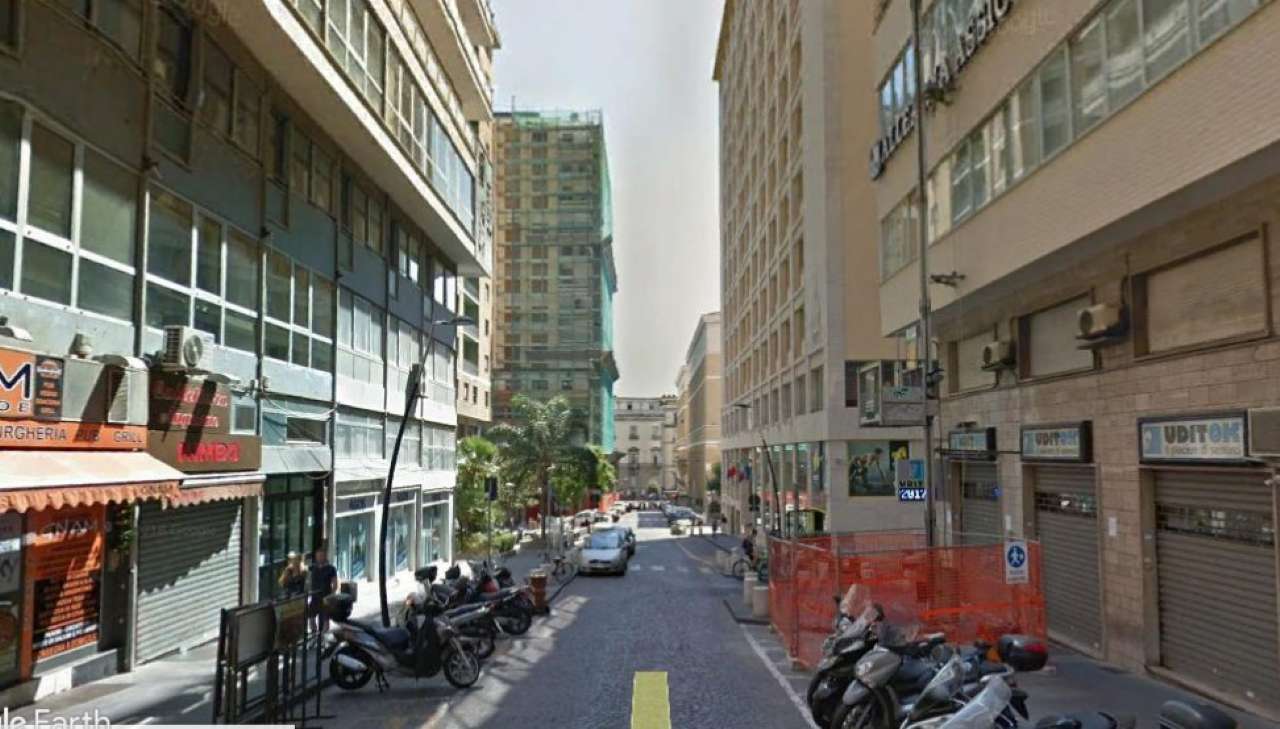 Negozio - Loc.Com. NAPOLI vendita  CHIAIA ponte di tappia I.P.N. Immobiliare della Provincia di Napoli Srl