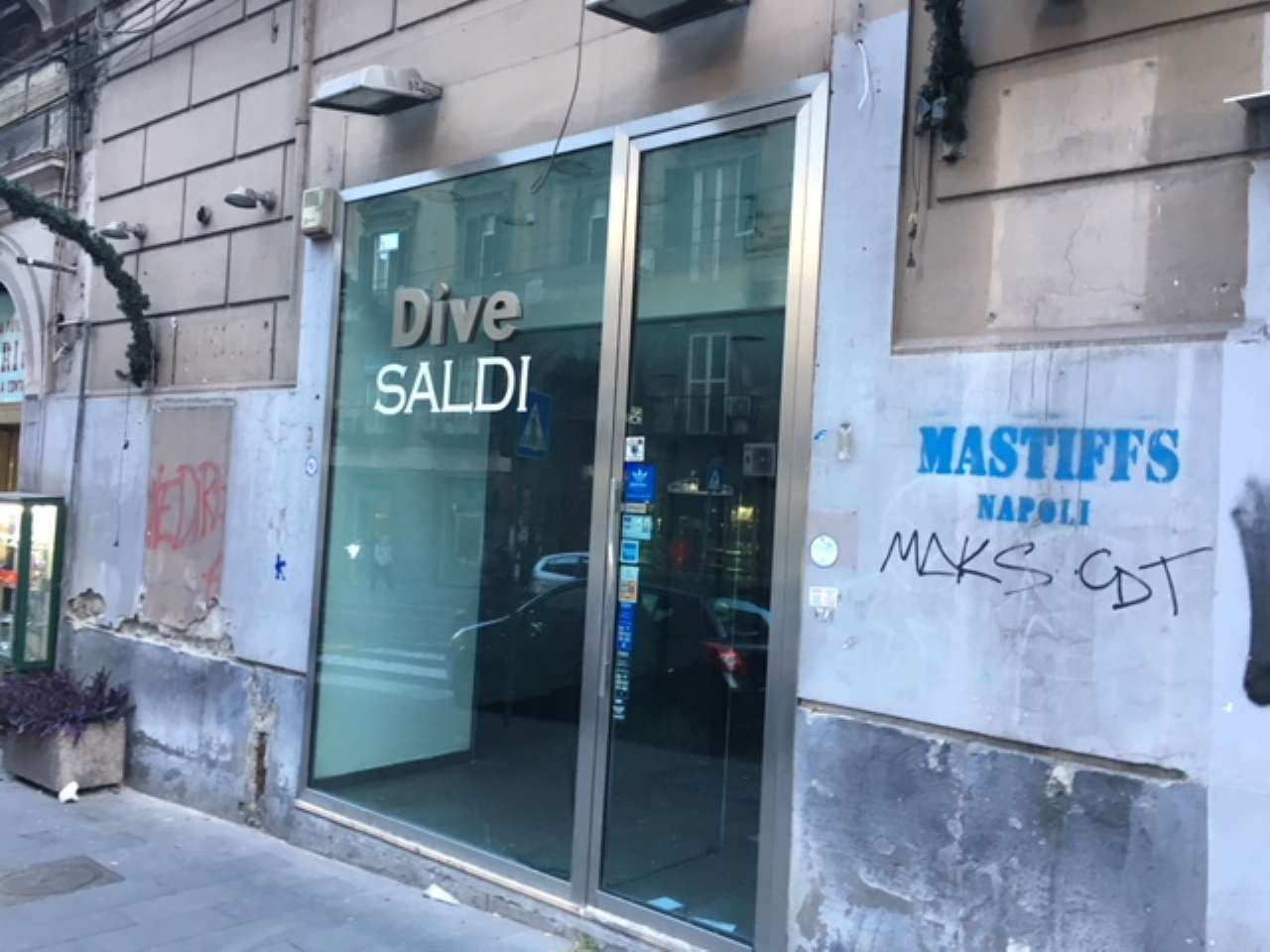 Negozio - Loc.Com. NAPOLI affitto  CHIAIA pessina I.P.N. Immobiliare della Provincia di Napoli Srl