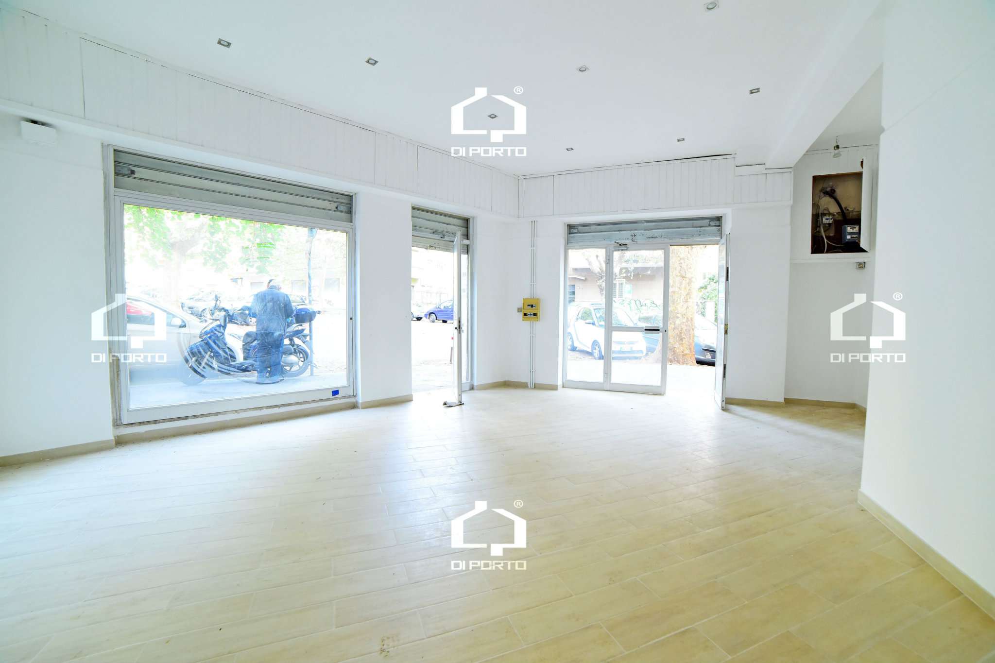 Negozio - Loc.Com. ROMA vendita  APPIO LATINO (IX MUN.) Macedonia Di Porto Immobiliare