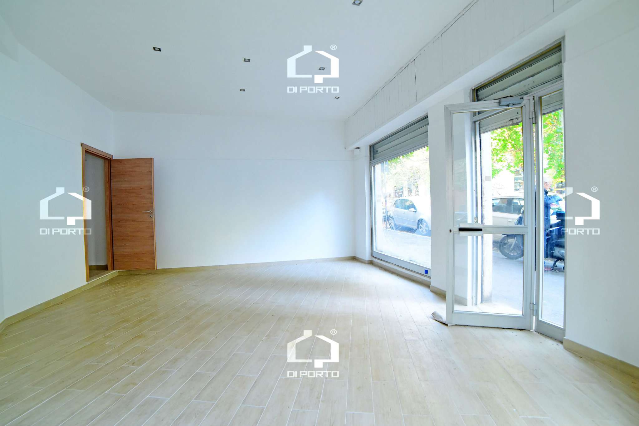 Negozio - Loc.Com. ROMA vendita  APPIO LATINO (IX MUN.) Macedonia Di Porto Immobiliare