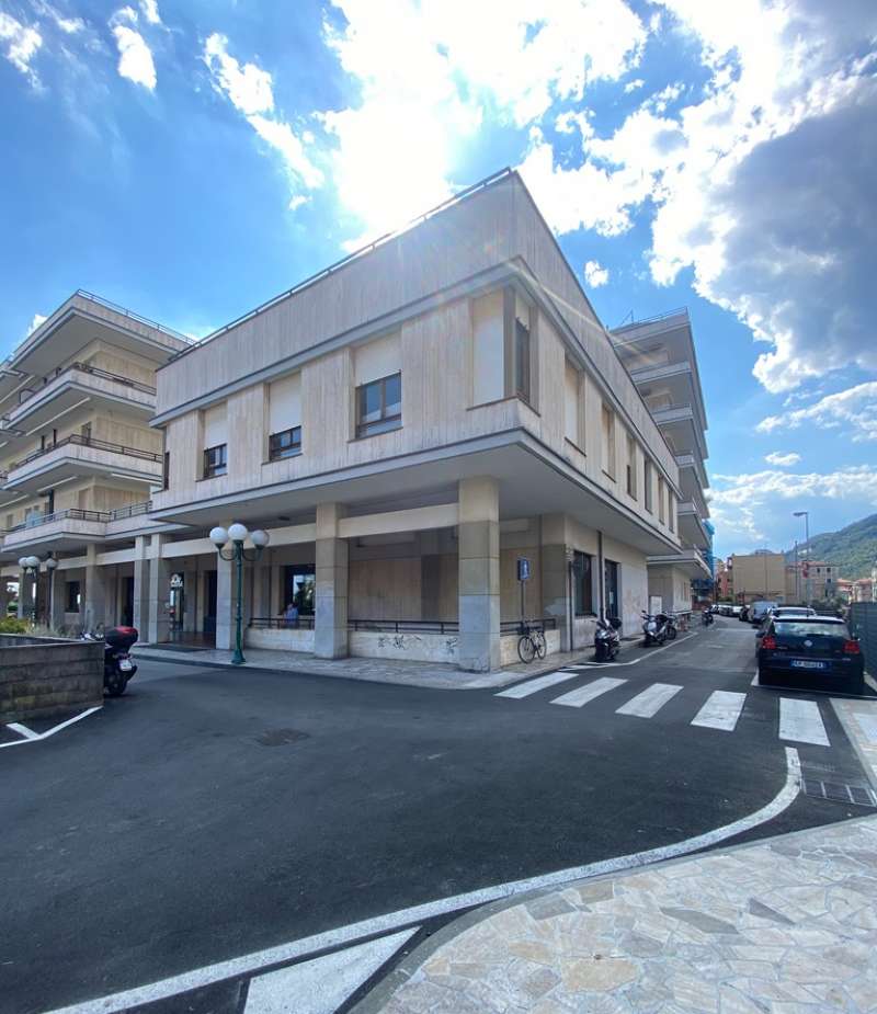 AFFITTI Locali commerciali a Chiavari – foto 1