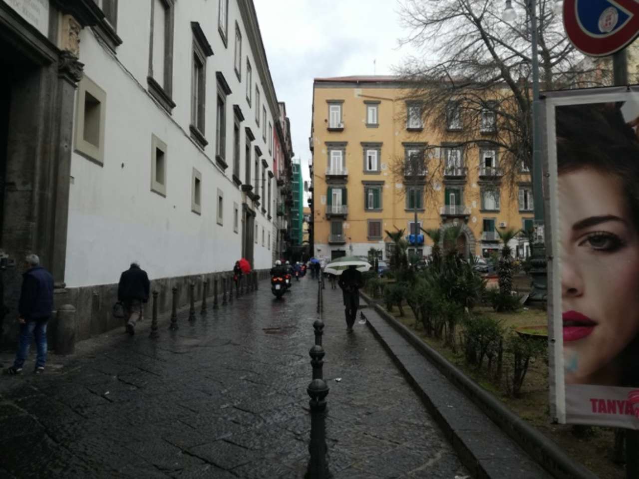 Negozio - Loc.Com. NAPOLI vendita  Centro storico DONNAREGINA LVXVRY HOME