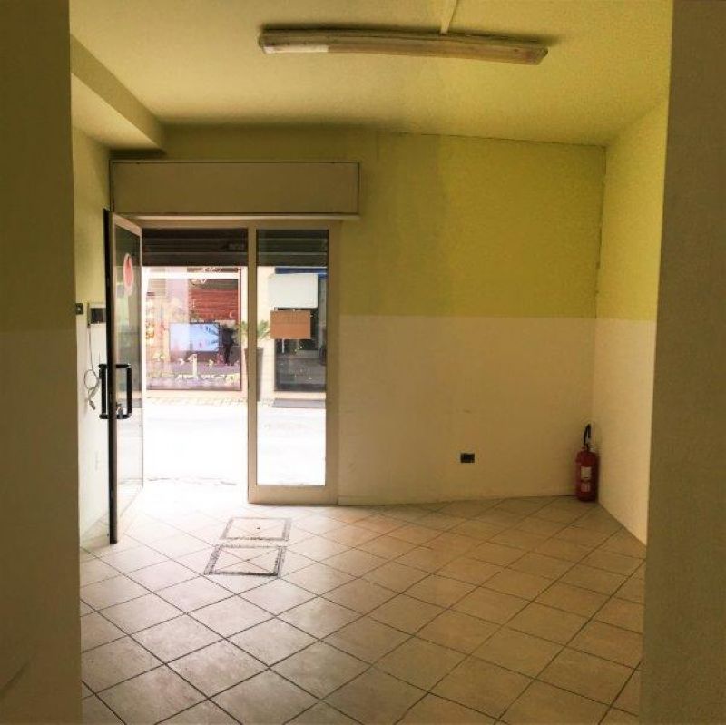 Negozio - Loc.Com. RIMINI affitto   LUIGI FERRARI Inn Casa srl