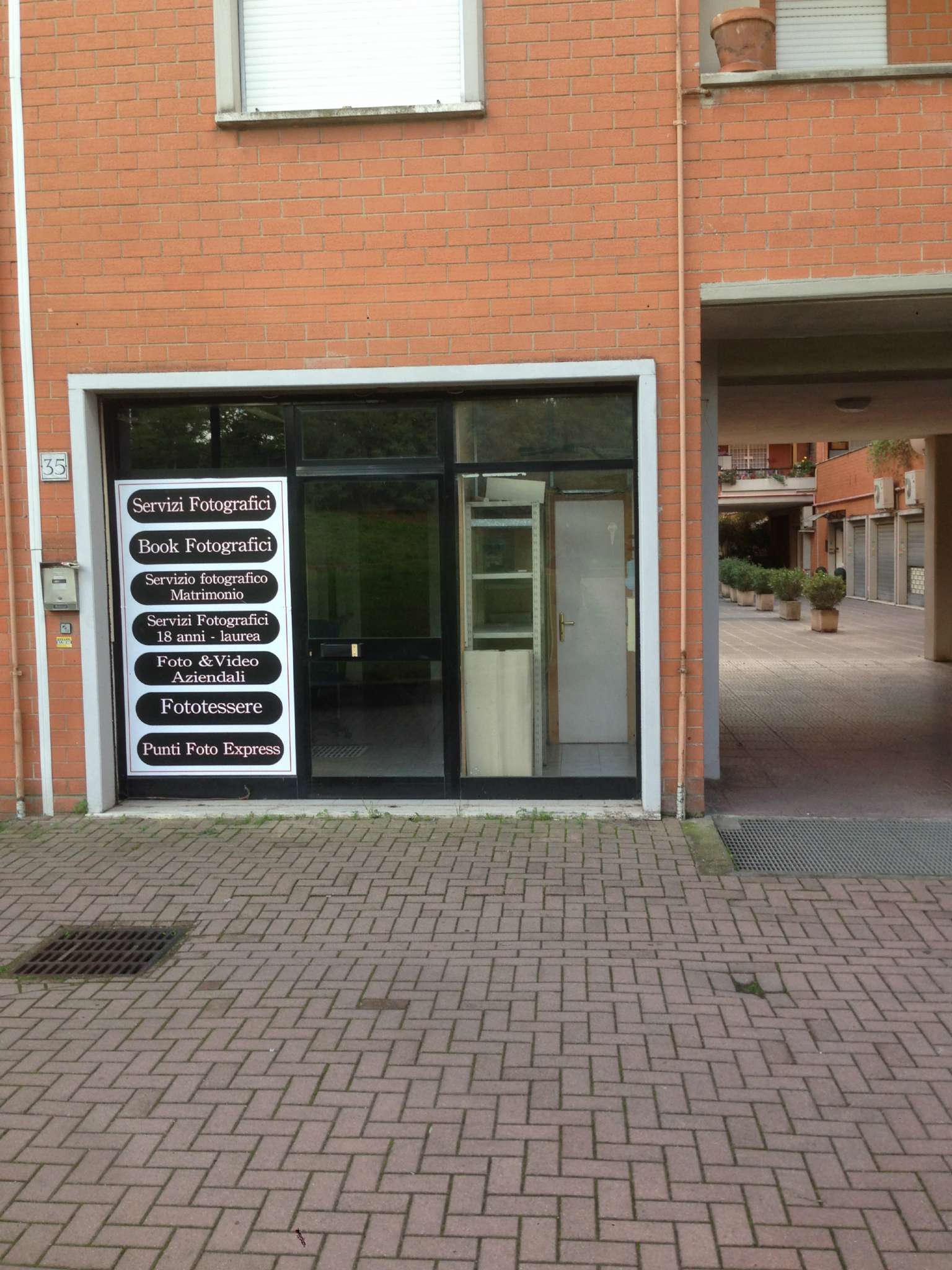 Negozio - Loc.Com. ROMA vendita  PORTUENSE (XV MUN.) largo luigi cossa Immobiliare Casetta Mattei 2015 srl