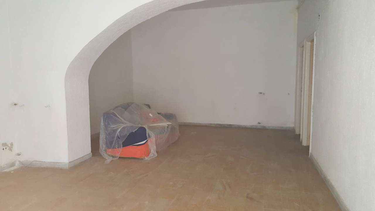 Negozio - Loc.Com. NAPOLI affitto  ARENELLA Salita Due Porte 2P immobiliare