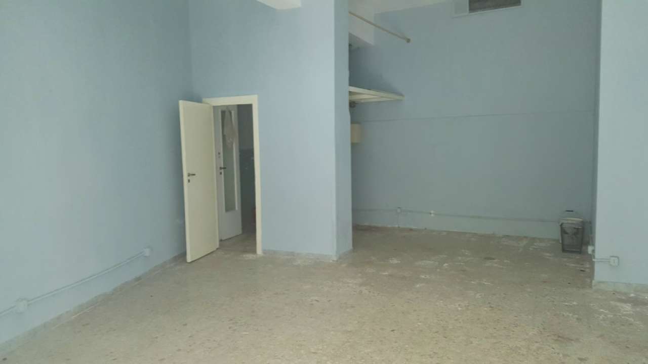 Negozio - Loc.Com. NAPOLI affitto  ARENELLA Salita Due Porte 2P immobiliare