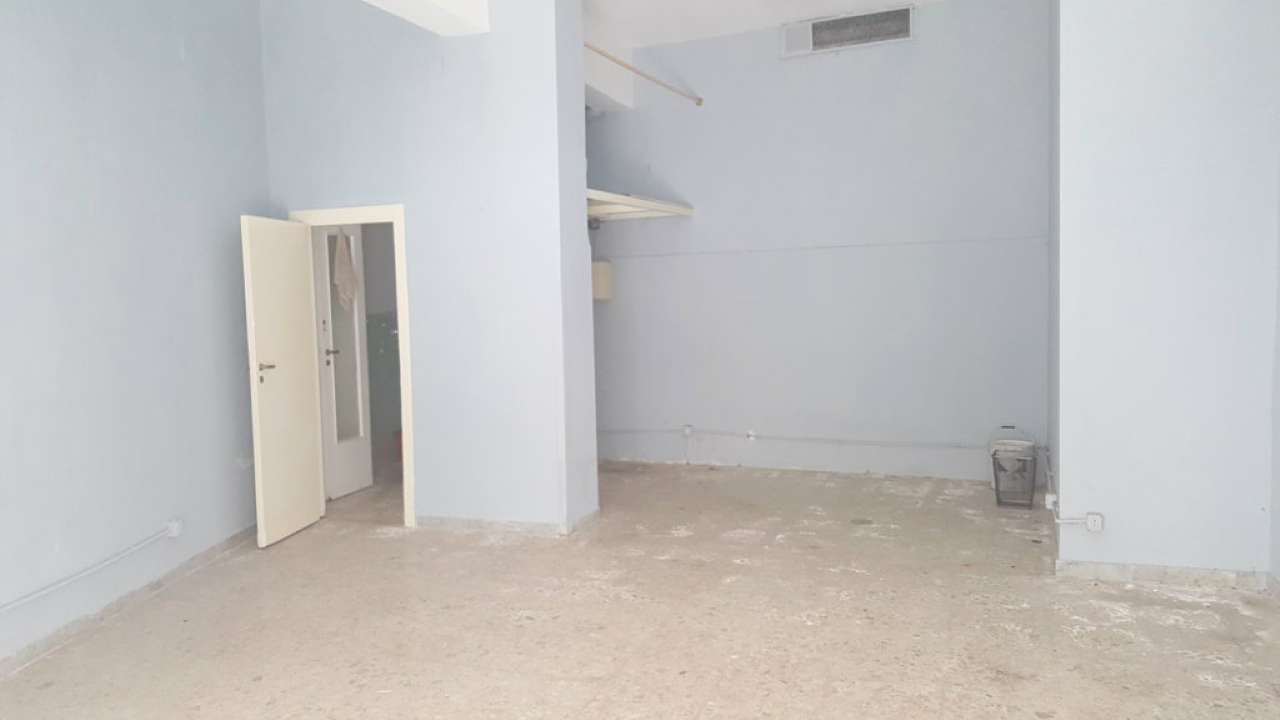 Negozio - Loc.Com. NAPOLI affitto  ARENELLA Salita Due Porte 2P immobiliare