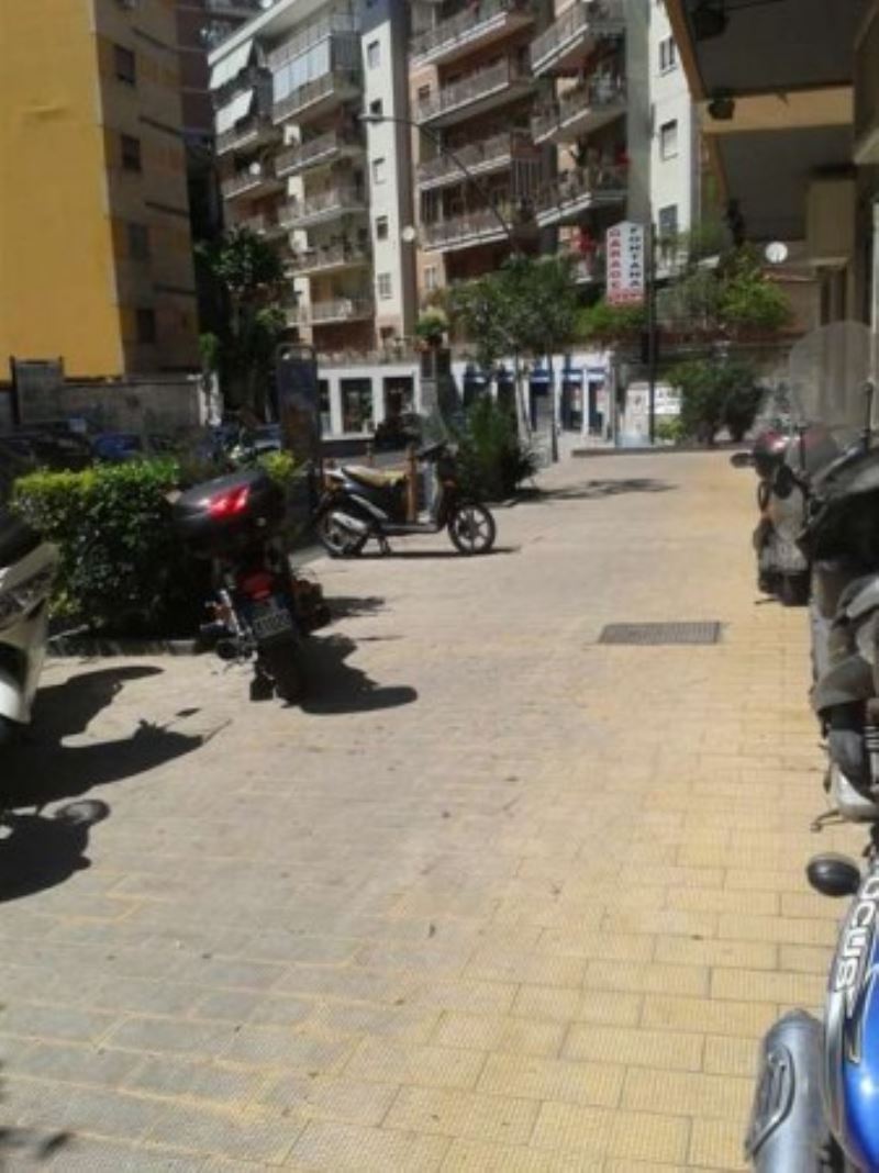 Negozio - Loc.Com. NAPOLI vendita  ARENELLA Domenico Fontana MEDIAWORLD IMMOBILIARE SRL