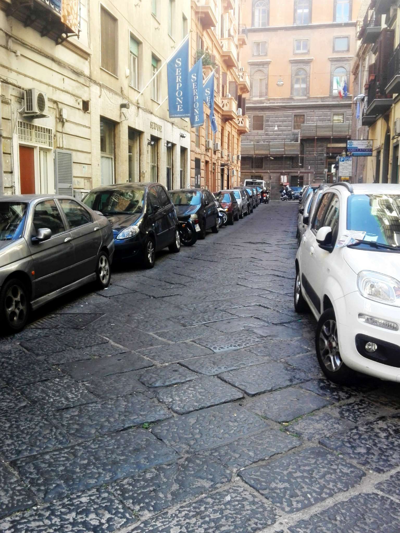 Negozio - Loc.Com. NAPOLI vendita  Duomo LUCREZIA D'ALAGNO MEDIAWORLD IMMOBILIARE SRL