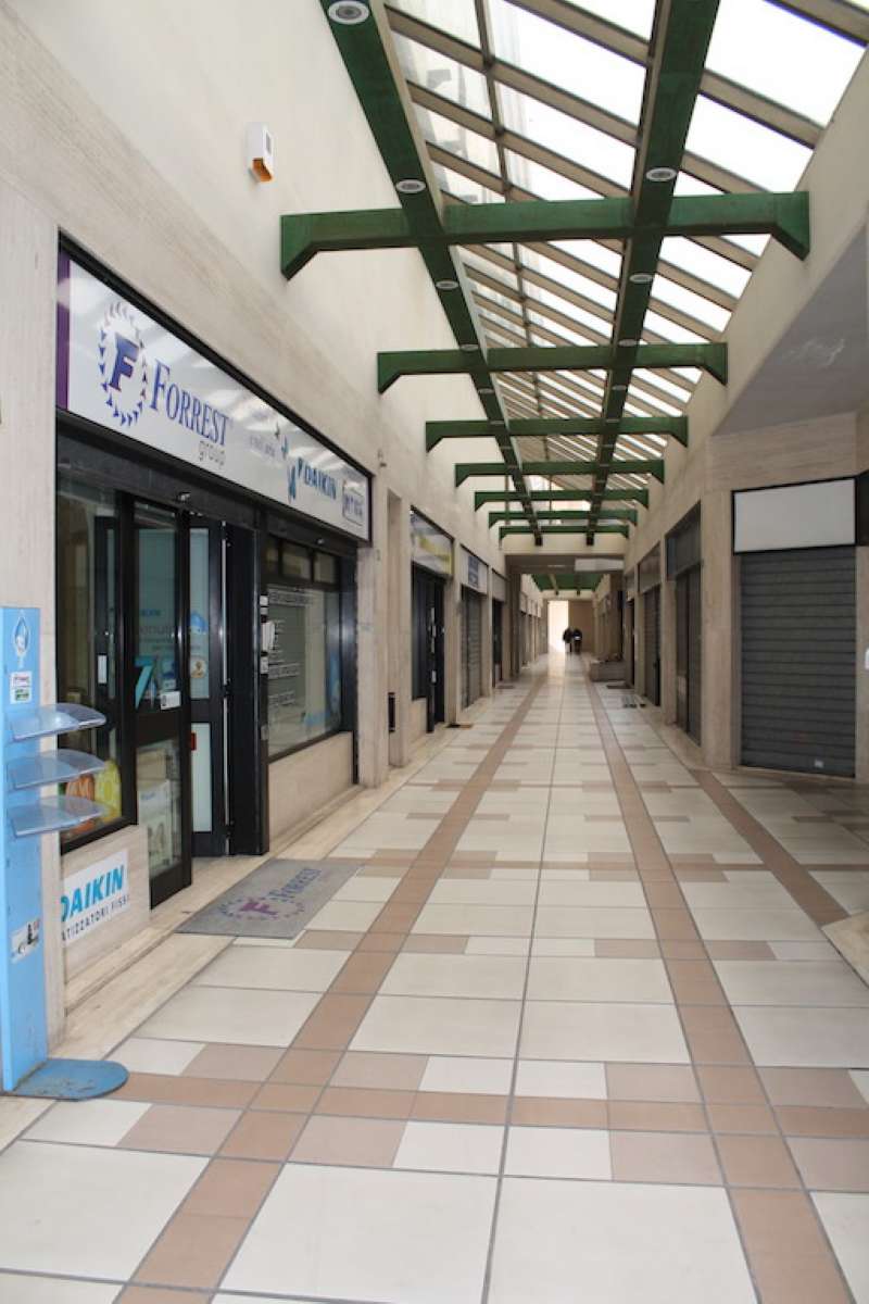Negozio - Loc.Com. ROMA vendita  EUROPA  Lido Duranti Urbest2