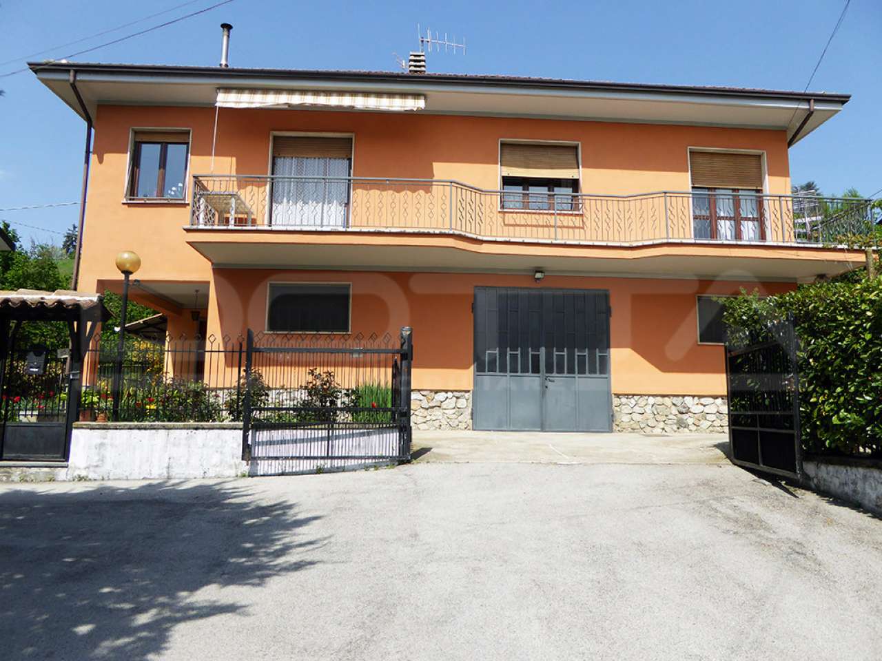 Villa Unifamiliare - Indipendente DOGLIANI vendita   via codevilla Dotta Immobiliare