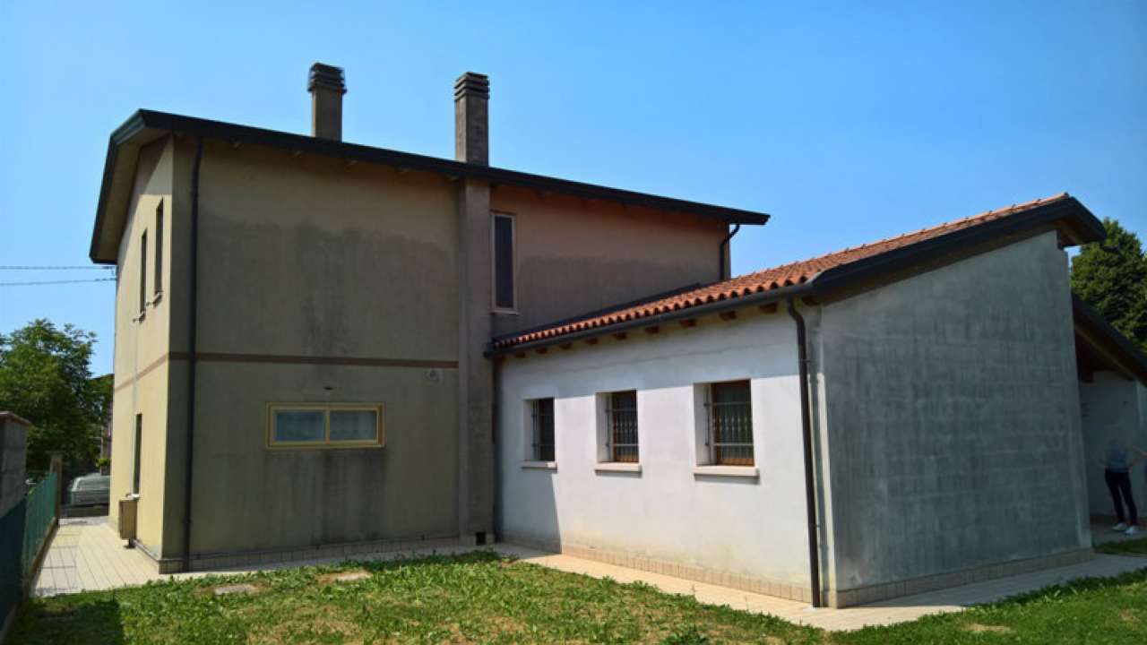 Villa Unifamiliare - Indipendente MIRA vendita   via del Camoscio Casa Gialla srl