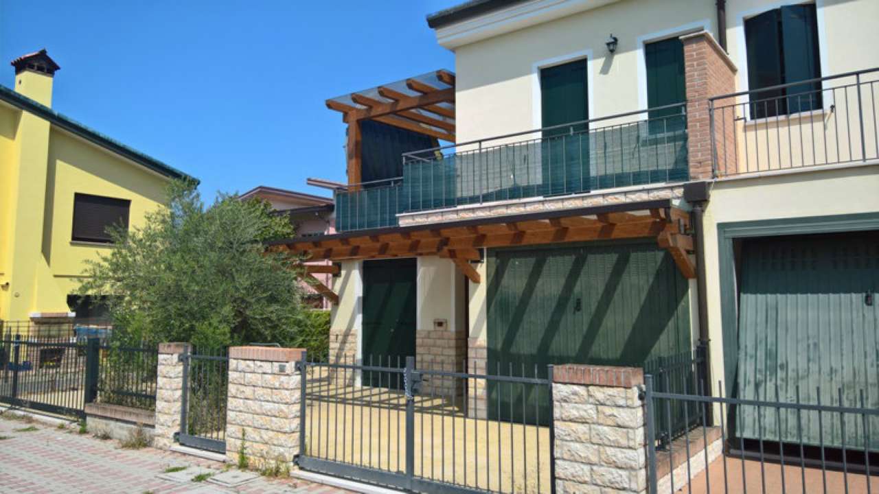 Appartamento MIRA vendita   Lago di Vico Casa Gialla srl