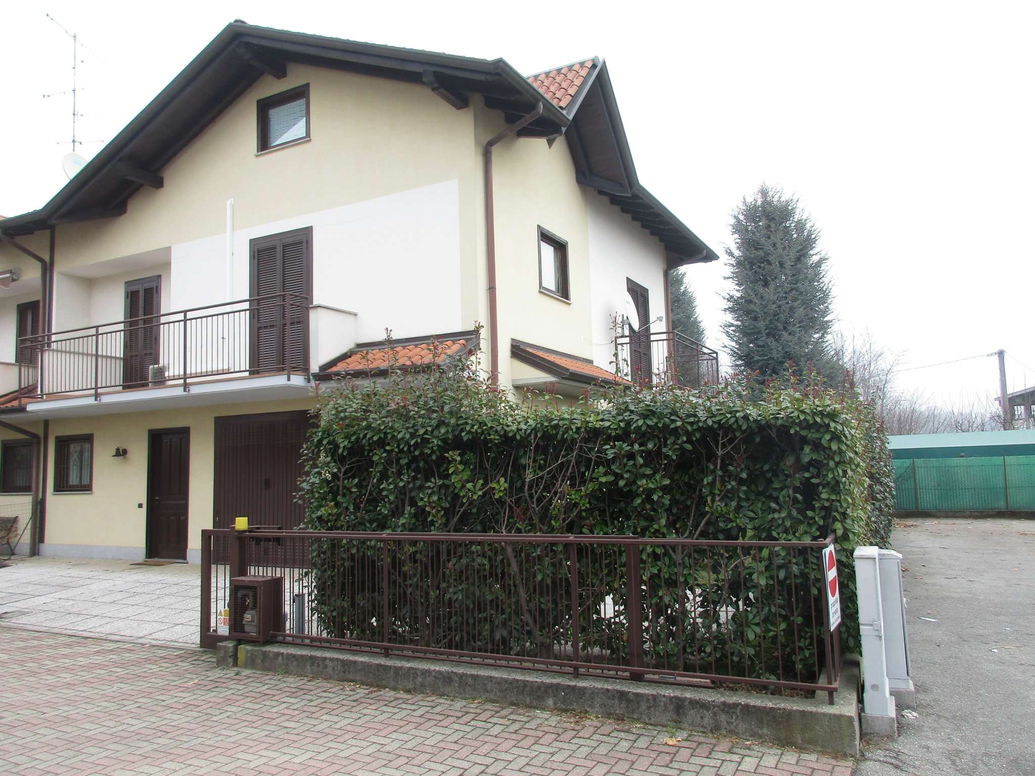 Villa Affiancata - Schiera CAIRATE vendita    Loreto Casa