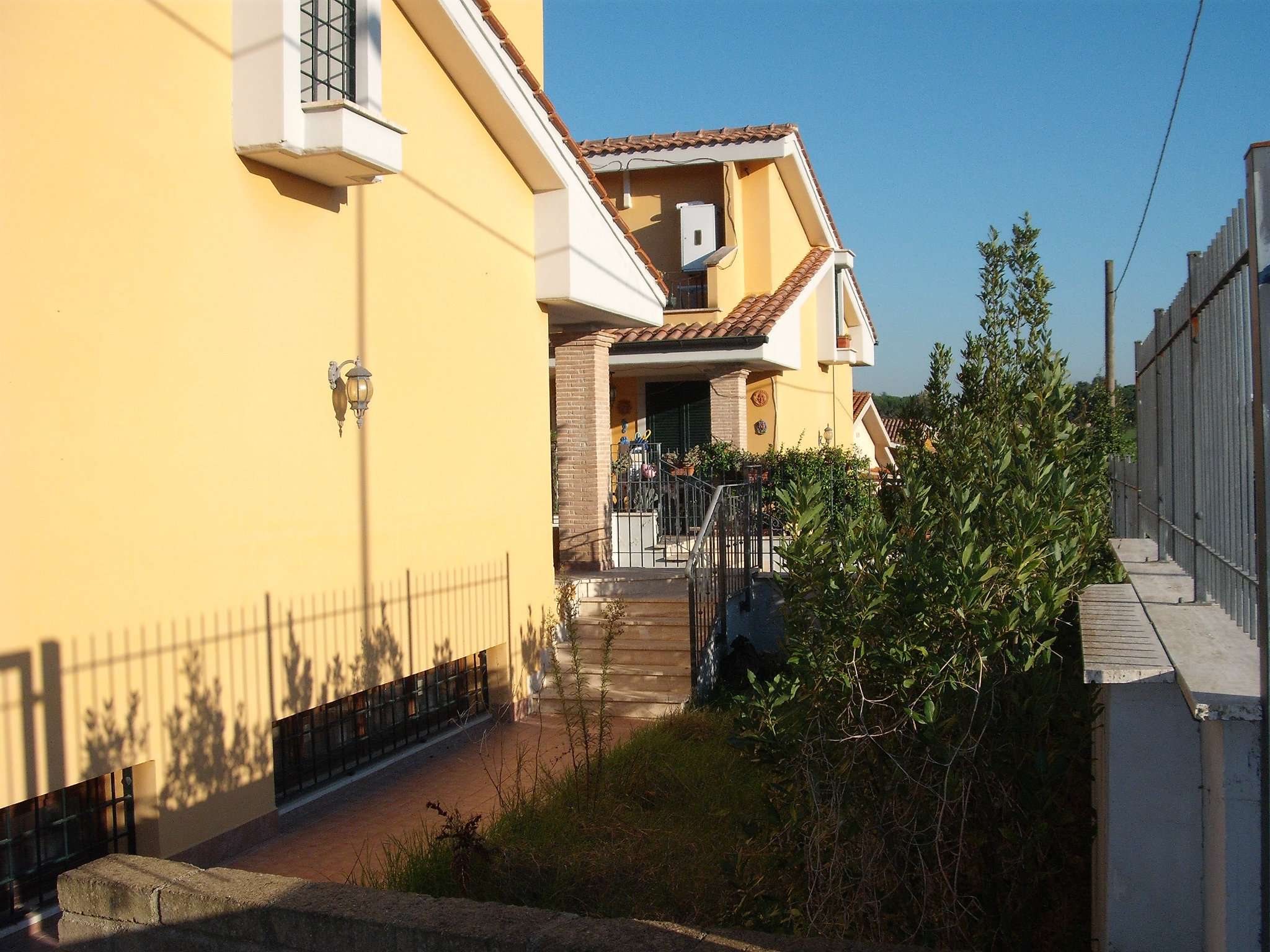 Villa Quadrifamiliare ROMA vendita  LAURENTINA Alessandro Vivenza Gagi Immobiliare di Gattabria Giorgio