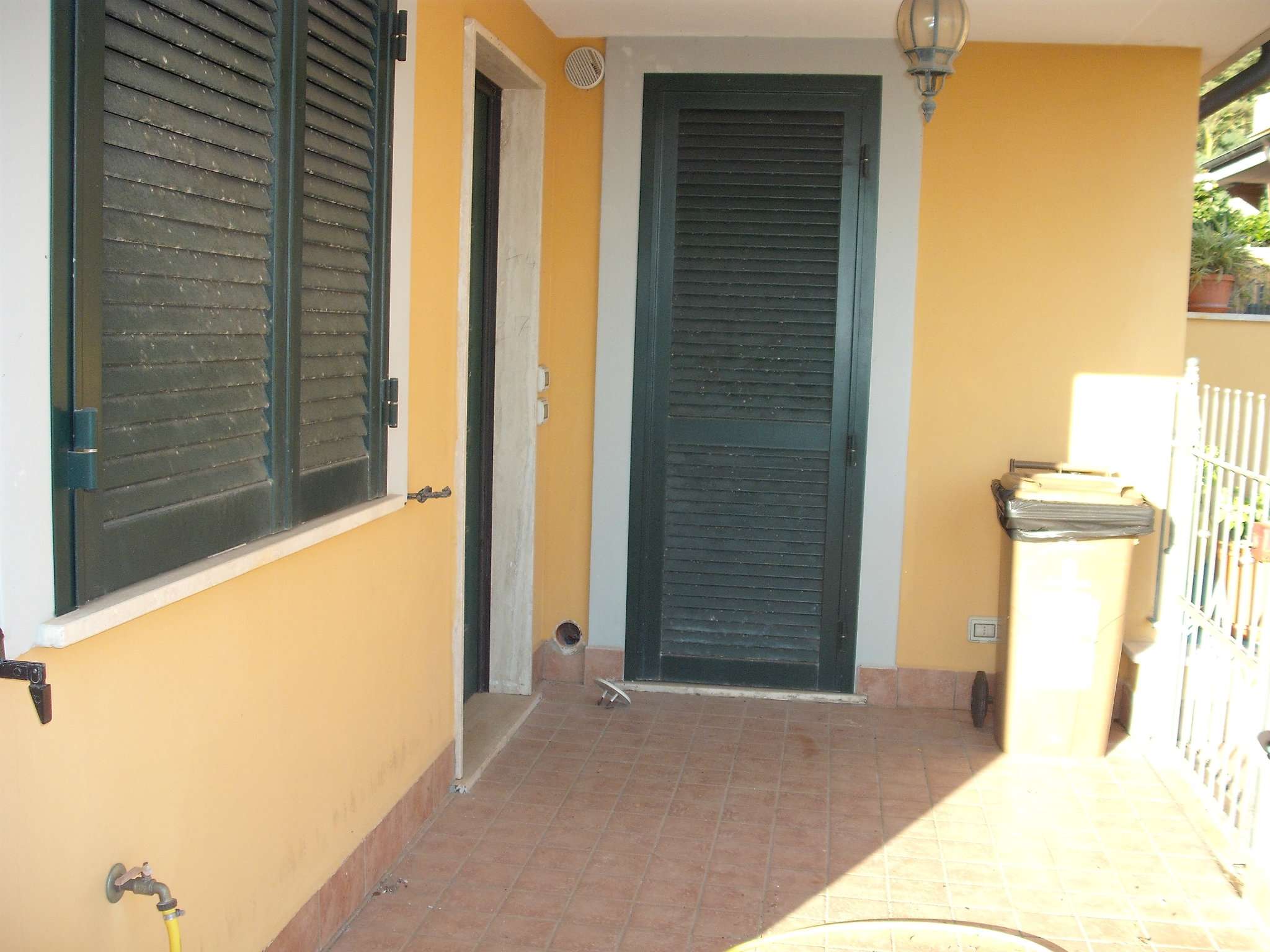 Villa Quadrifamiliare ROMA vendita  LAURENTINA Alessandro Vivenza Gagi Immobiliare di Gattabria Giorgio