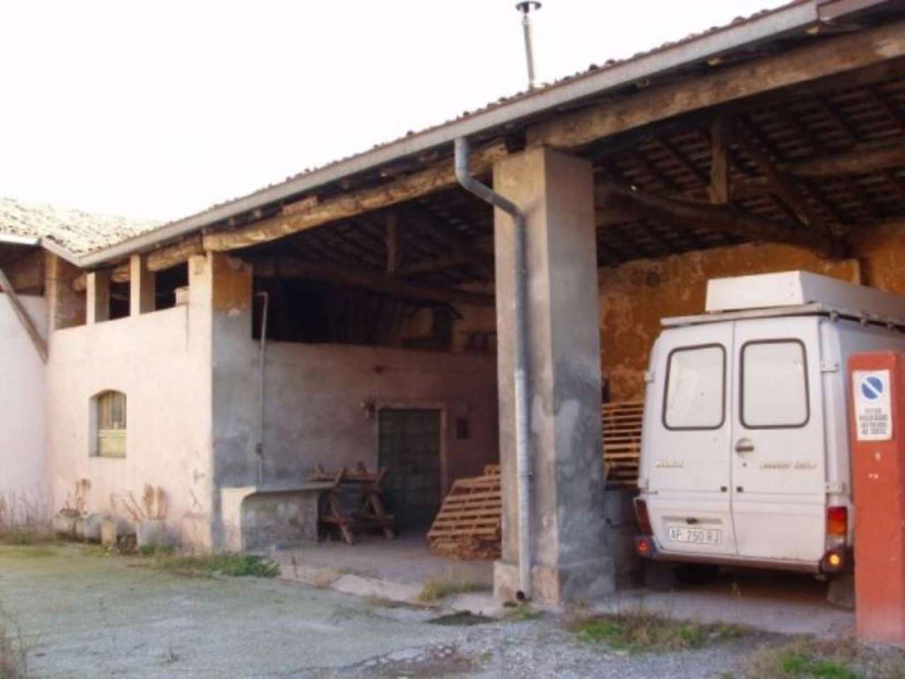 Rustico - Cascina CAPRIANO DEL COLLE vendita    Intesa Commerciale