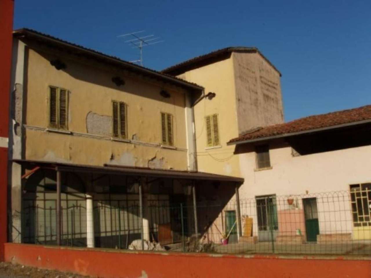 Rustico - Cascina CAPRIANO DEL COLLE vendita    Intesa Commerciale