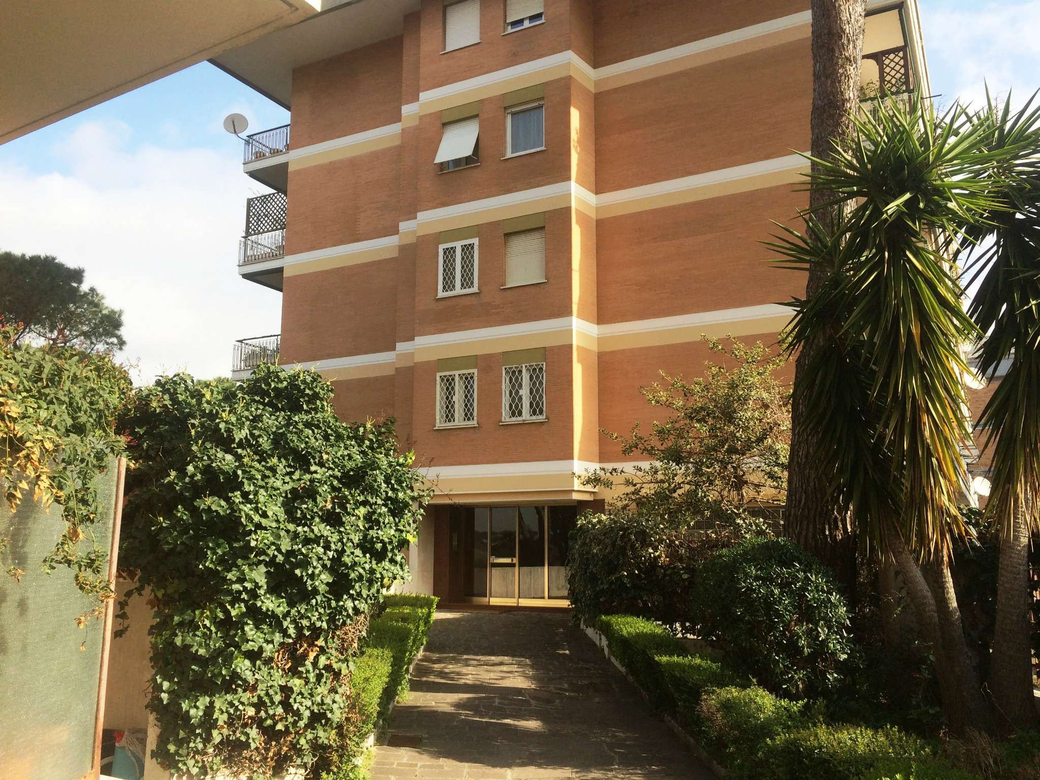 Appartamento ROMA vendita  AURELIO (XVIII MUN.) via del fontanile arenato TRASTEVERE IMMOBILIARE