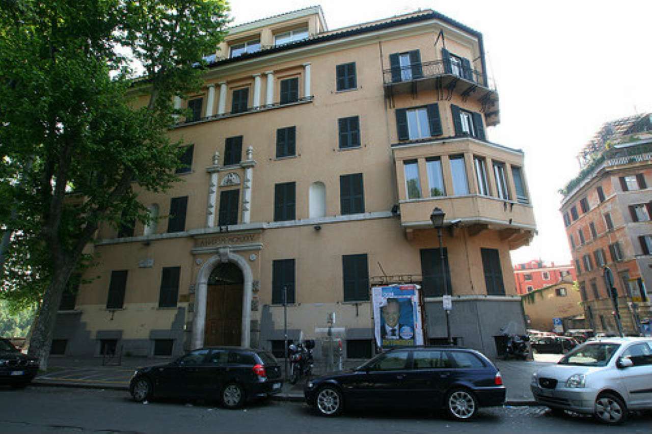 Negozio - Loc.Com. ROMA vendita  TRASTEVERE  piazza gioacchino belli TRASTEVERE IMMOBILIARE