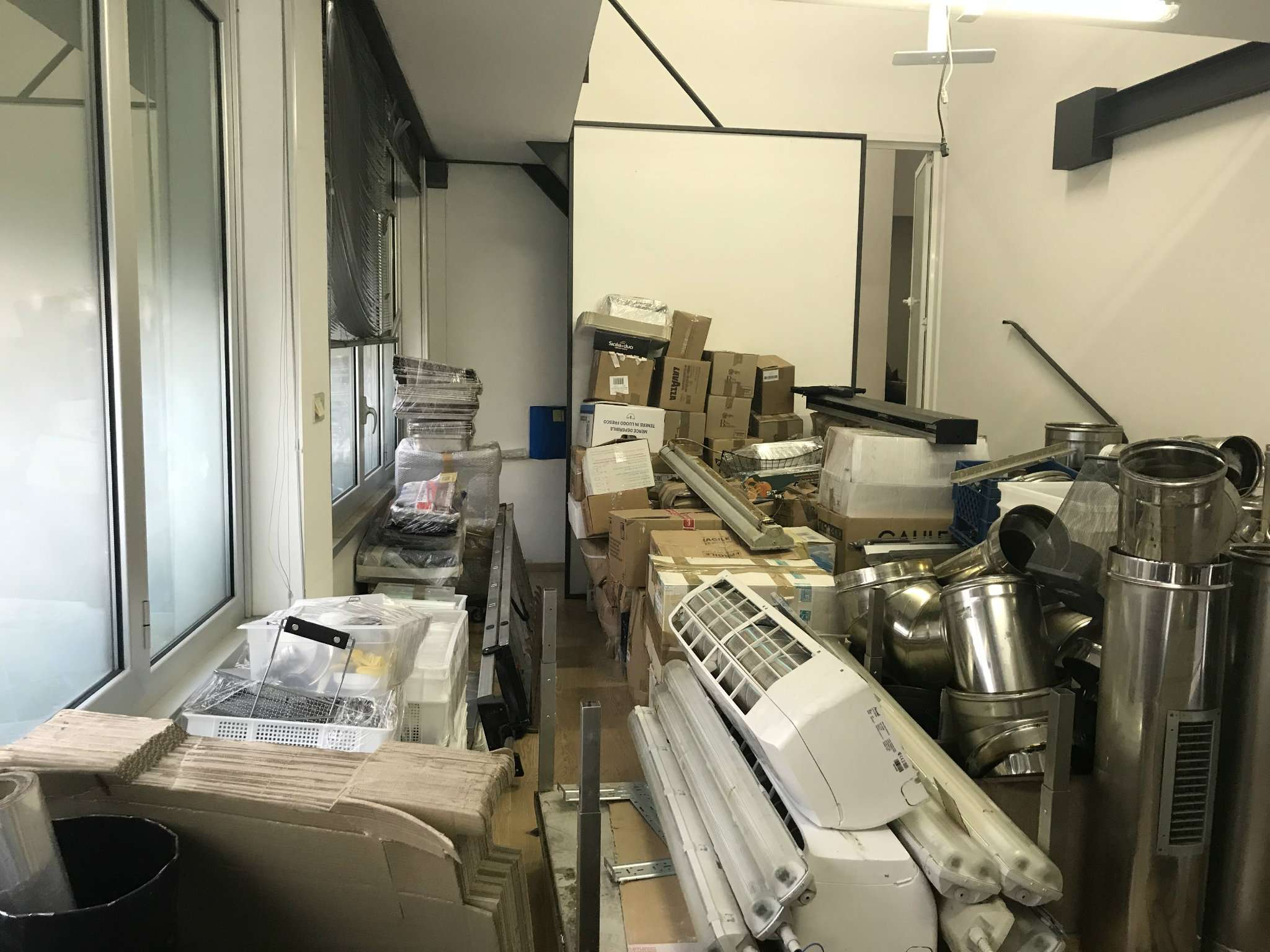 Negozio - Loc.Com. ROMA affitto  TRASTEVERE  piazza gioacchino belli TRASTEVERE IMMOBILIARE